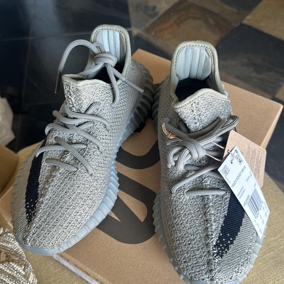 Yeezy 350 V2